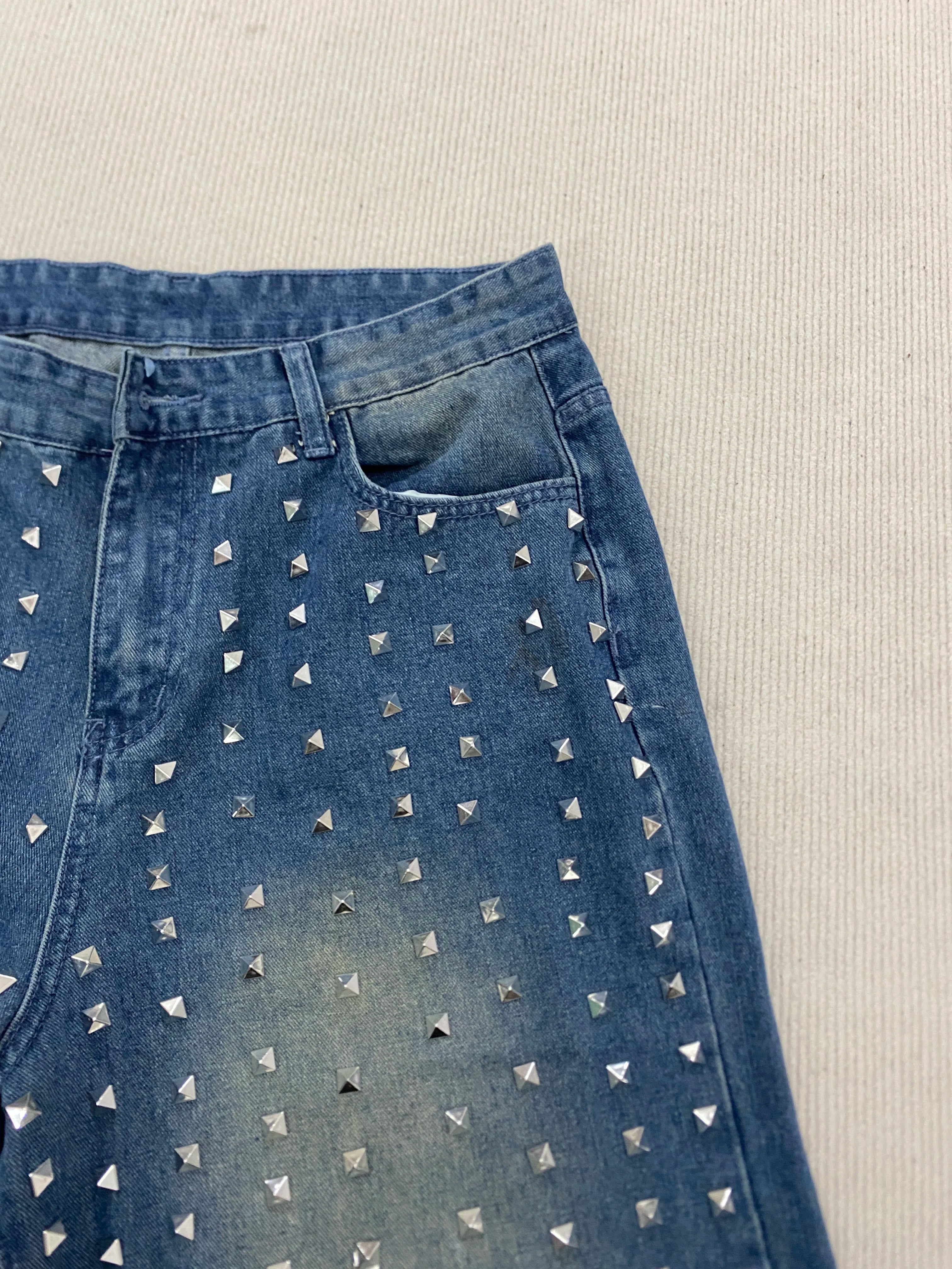 New denim pants for both men and women, specially designed for simple daily wear with holes and knees, rivet jeans