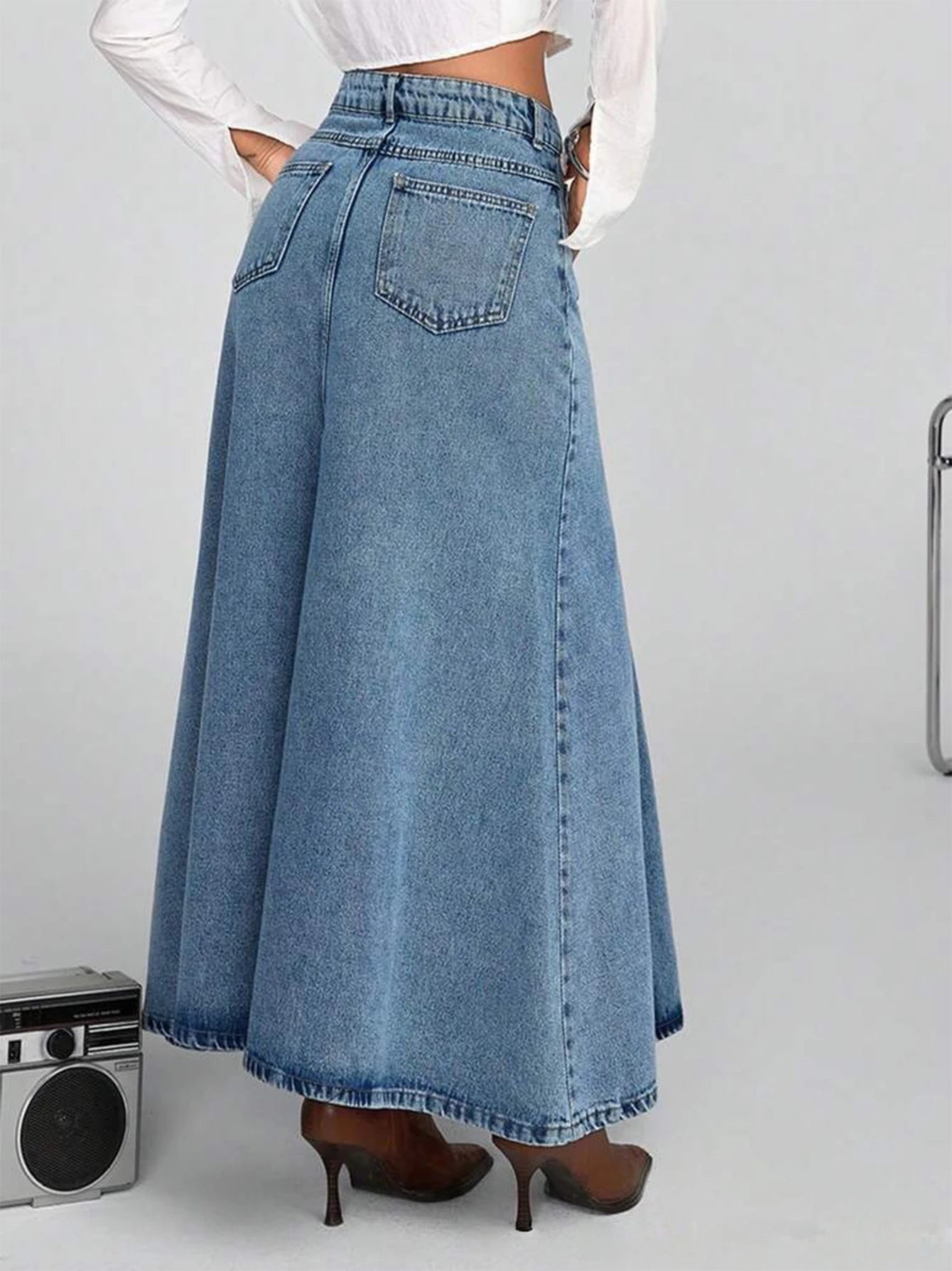 Women's denim long half skirt, with large A-shaped loose pleated design, stylish and elegant slanted pocket, nostalgic washed bl